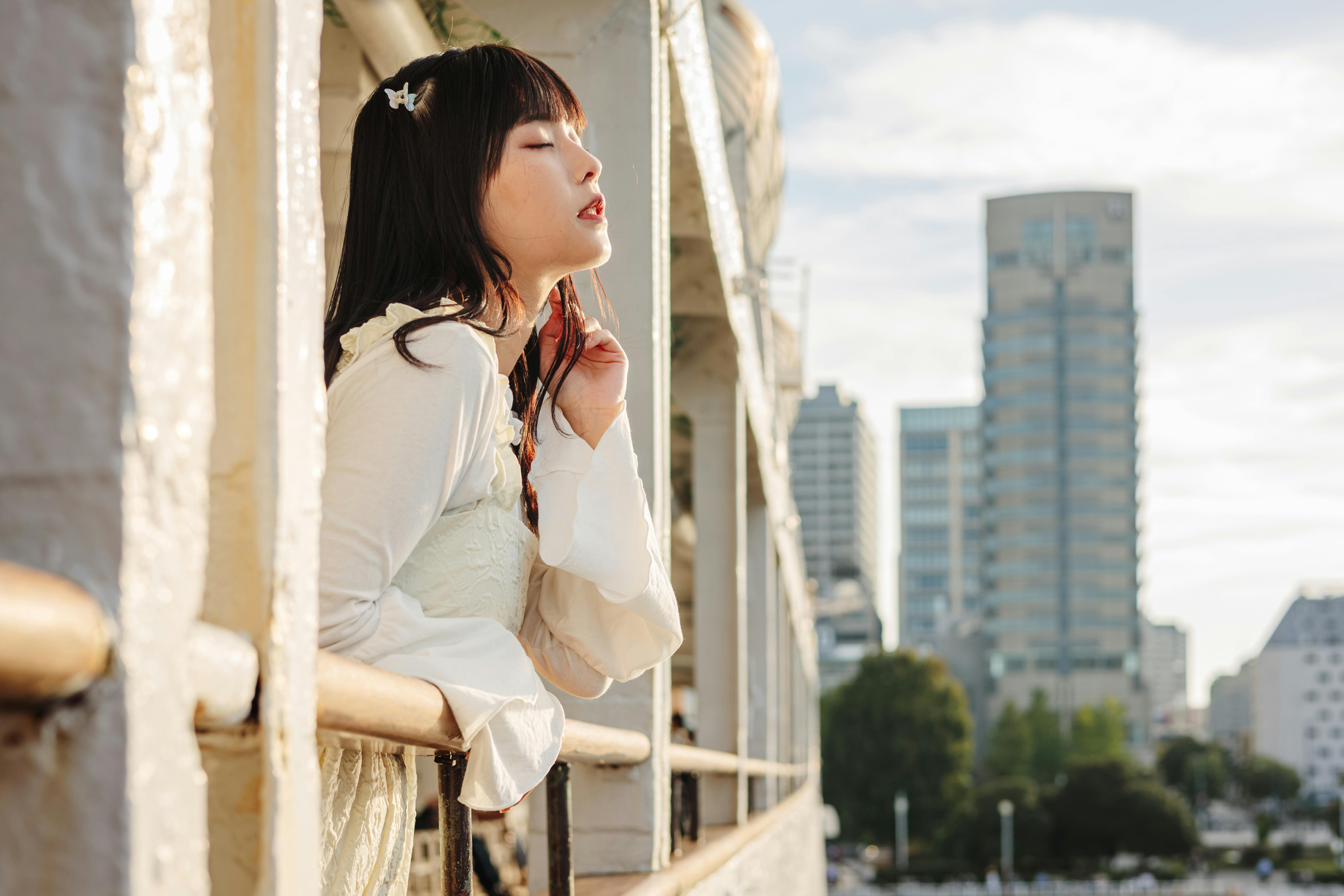 ysl水蜜桃86 官方场景主图：水蜜桃86的氛围感